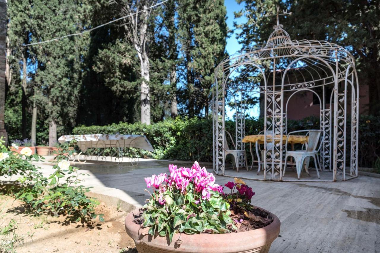Casa Del Priore Usigliano Exterior photo